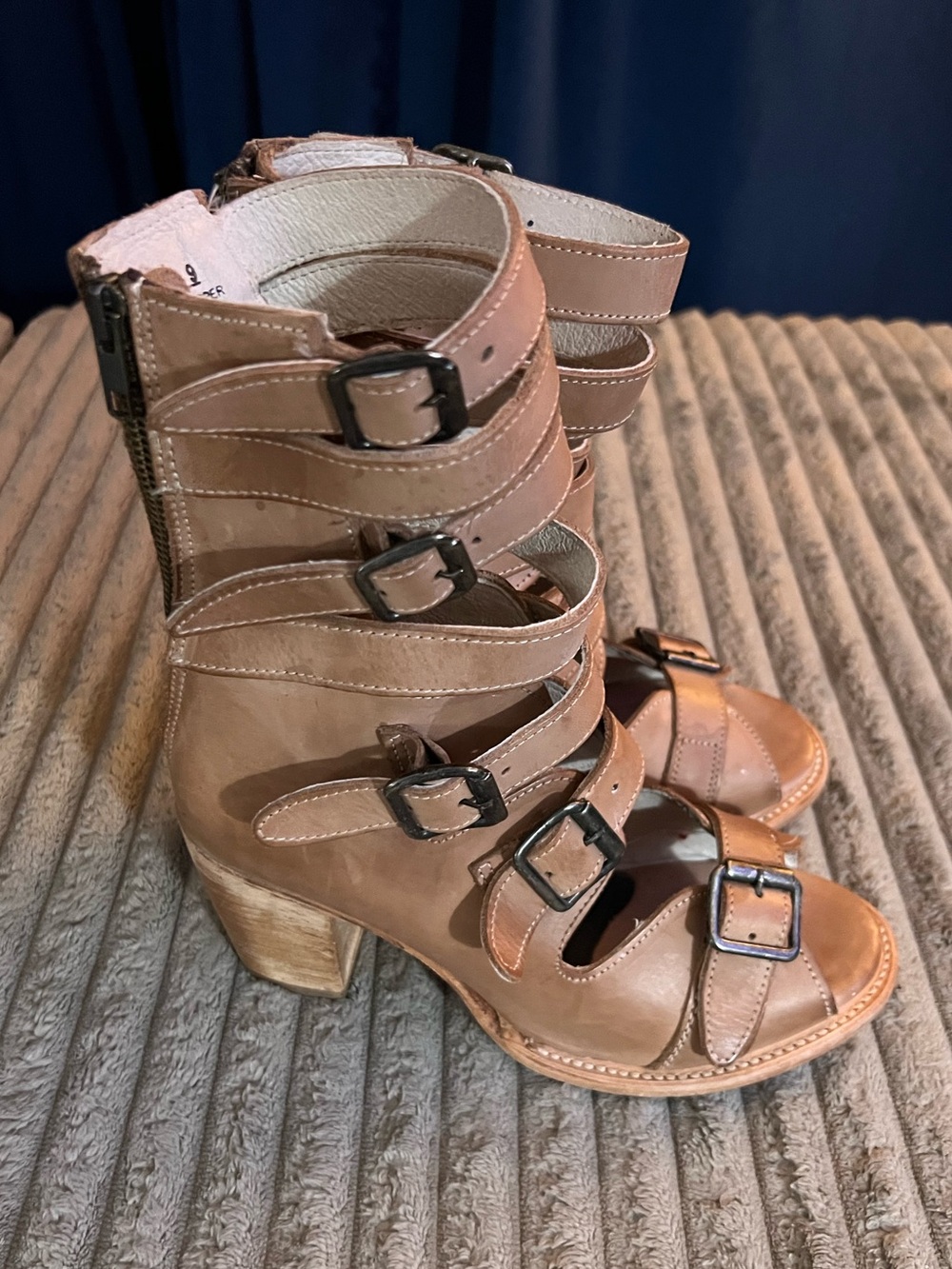 FREEBIRD Womens Brown Strappy Buckle Heel Sandals